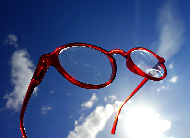 El Filtro Azul que usamos en las gafas nos protegen de la luz Azul emitida por los rayos del sol y sobre todo por los aparatos electrónicos