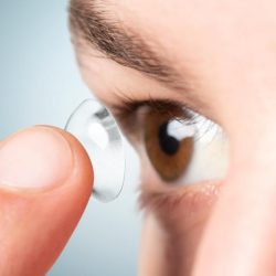Anteojos tradicionales o lentes de contacto